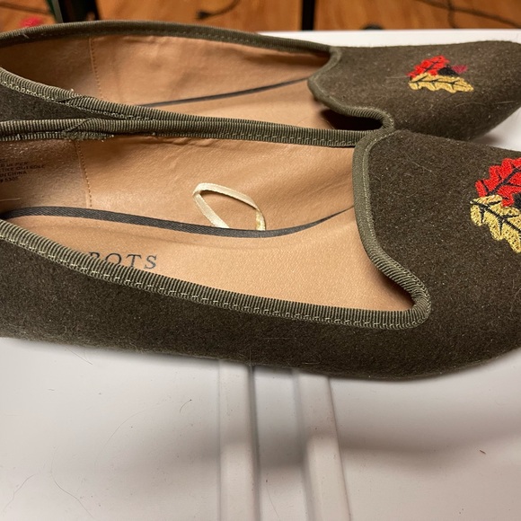 Talbots Women's Olive Green Embroidered Loafers, Size 8 - Picture 2 of 4